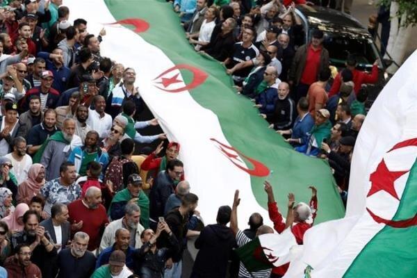 تظاهرات الجزایری ها در اعتراض به مداخلات پارلمان اروپا تظاهرات الجزایری ها در اعتراض به مداخلات مجلس اروپا