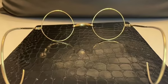حراج 10 هزار پوندی عینک روکش طلای گاندی