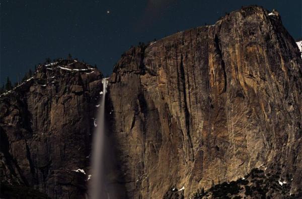 تصویر روز ناسا: دنباله دار ZTF بر فراز آبشار یوسیمیتی