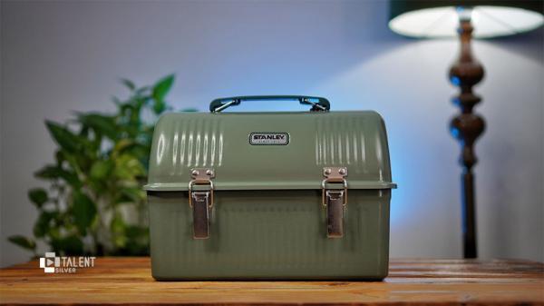 بررسی ظرف غذای استنلی مدل Lunch Box؛ طراحی و کیفیت خوب آنالیز ظرف غذای استنلی مدل Lunch Box؛ طراحی و کیفیت خوب